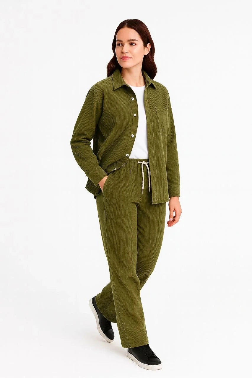 Kadın Kadife Oversize Takım – Gömlek ve Pantolon İkili Set Füme Corduroy Şıklığı, Rahat ve Zarif Duruş Yumuşak Dokulu Kadife Kumaş, Düğmeli Gömlek Üst ve Lastikli Pantolon Alt Parça ile Gün Boyu Konfor- Füme - Varsayılan