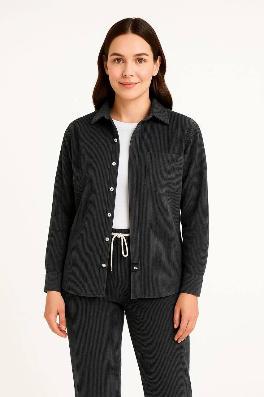 Kadın Kadife Oversize Takım – Gömlek ve Pantolon İkili Set Füme Corduroy Şıklığı, Rahat ve Zarif Duruş Yumuşak Dokulu Kadife Kumaş, Düğmeli Gömlek Üst ve Lastikli Pantolon Alt Parça ile Gün Boyu Konfor- Füme - Varsayılan