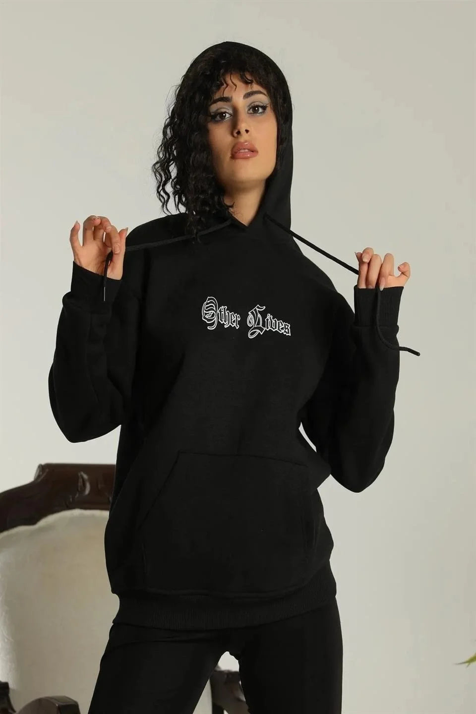 Kadın Kapşonlu Sweatshirt – Oversize Üç İplik Şardonlu Hoodie, “Other Lives” Ön & Arka Baskılı, Kanguru Cepli, Kışlık Rahat Günlük Stil - Varsayılan