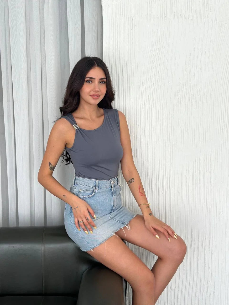 Osy Modal Yumuşak Dokulu Kumaş Bisiklet Yaka Kadın Sıfır Kol Bluz Omuz Toka Aksesuar Detaylı - Varsayılan