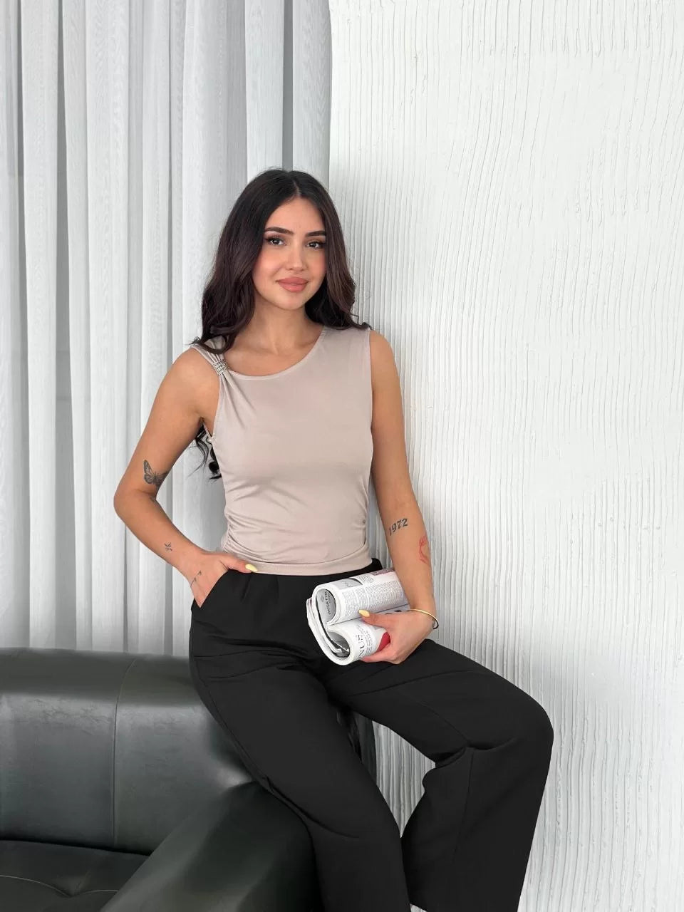 Osy Modal Yumuşak Dokulu Kumaş Bisiklet Yaka Kadın Sıfır Kol Bluz Omuz Toka Aksesuar Detaylı - Varsayılan